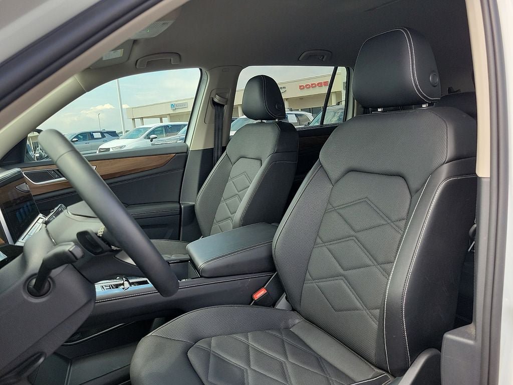 Used 2025 Volkswagen Atlas SE AWD/4WD image 12