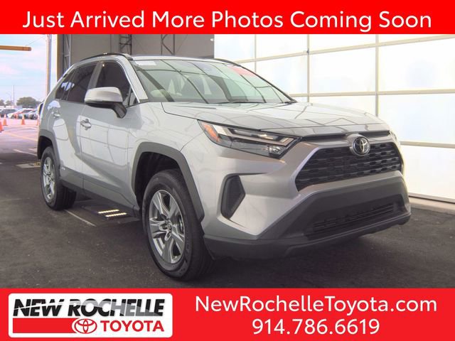 Used 2025 Toyota RAV4 XLE AWD/4WD image 1