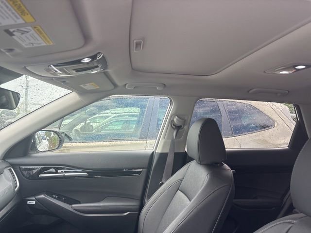 Used 2025 Kia Seltos SX w/ SX Sunroof Package AWD/4WD image 5