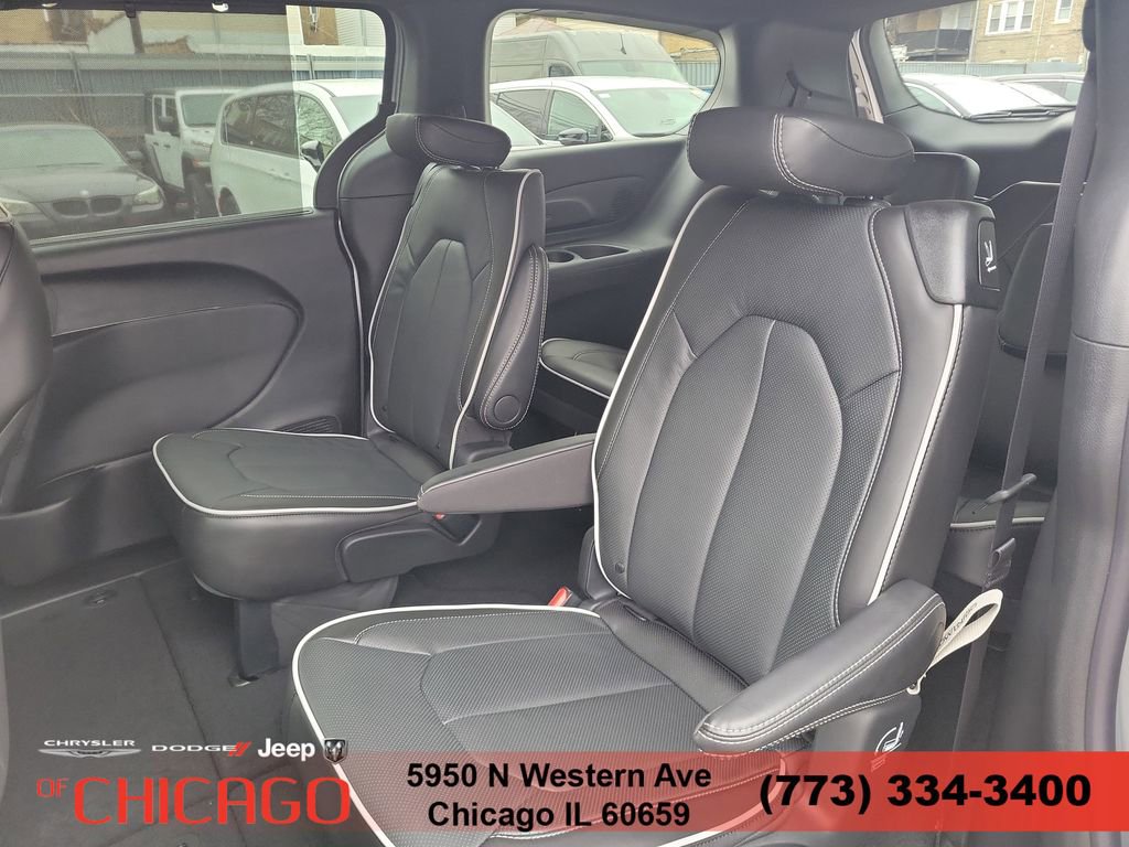 New 2026 Chrysler Pacifica Limited FWD image 11