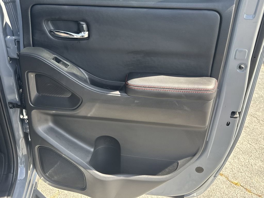 Used 2025 Nissan Frontier PRO-4X w/ Pro Convenience Package image 16