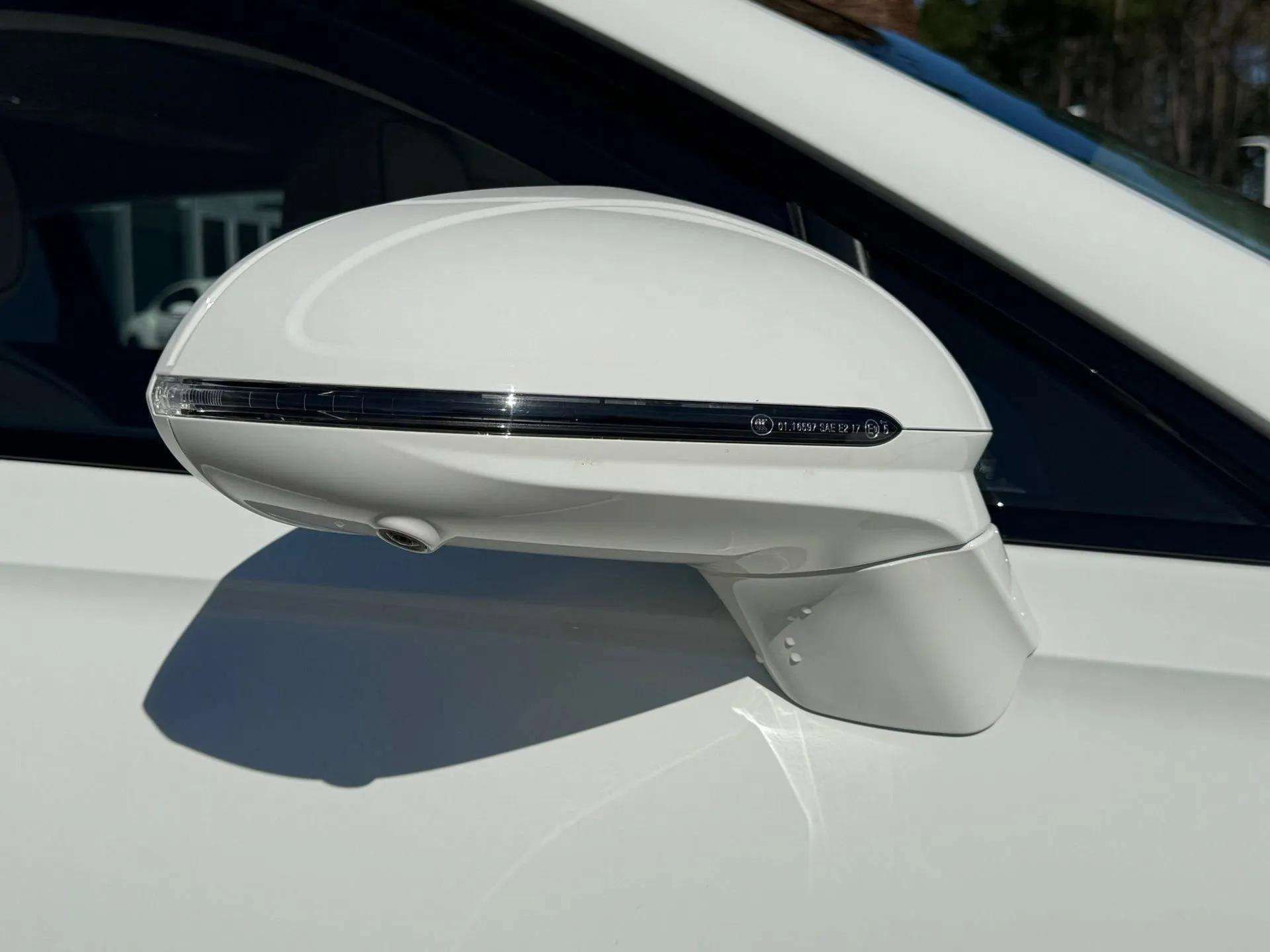 Used 2025 Bentley Flying Spur Plug-In Hybrid image 23