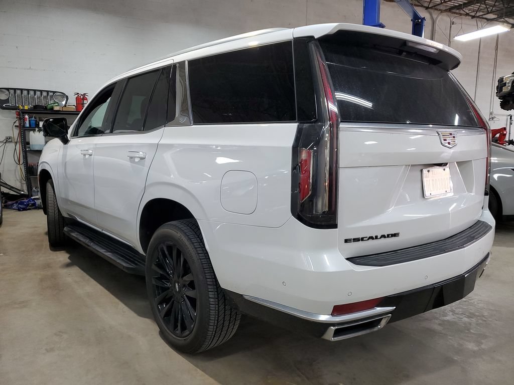 Used 2021 Cadillac Escalade Premium Luxury AWD/4WD image 17
