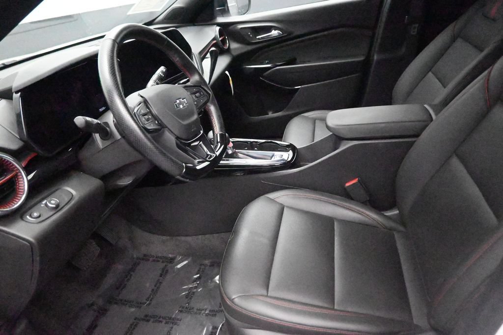 Used 2025 Chevrolet Trax RS w/ Driver Confidence Package FWD image 11