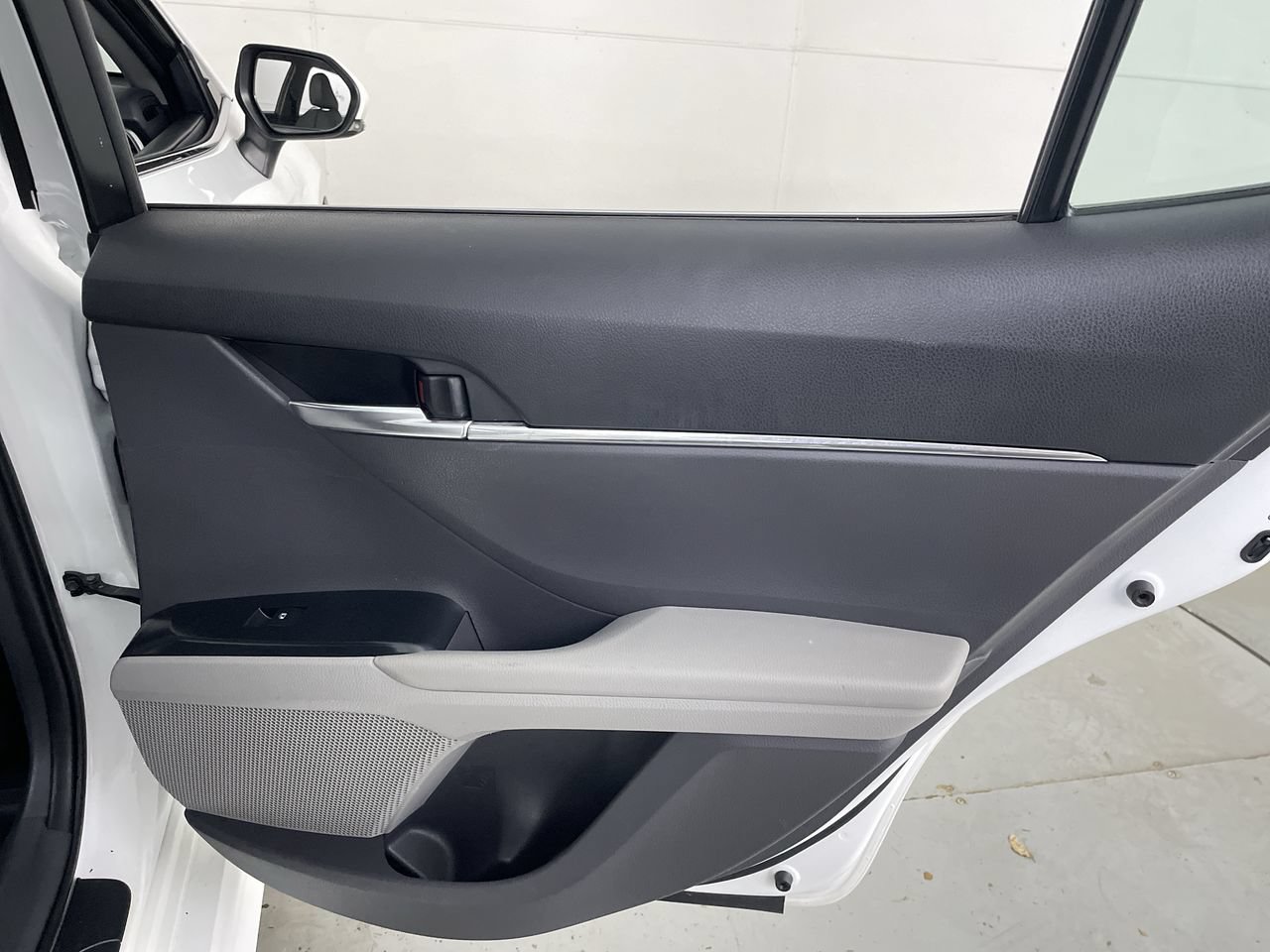 Used 2018 Toyota Camry SE w/ Audio Package FWD image 21