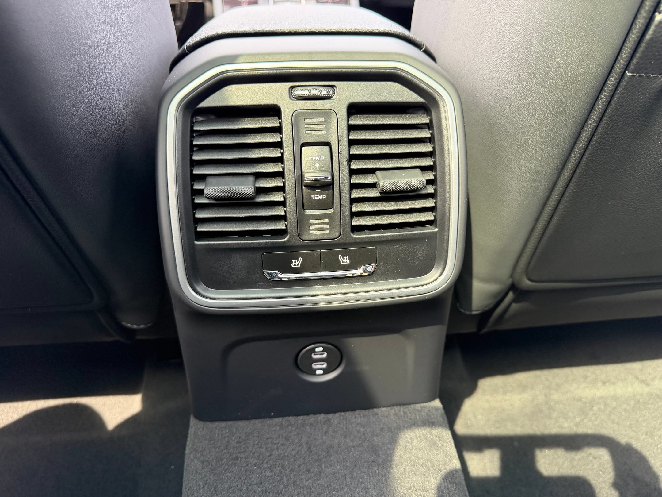 Used 2026 Porsche Macan AWD/4WD image 30