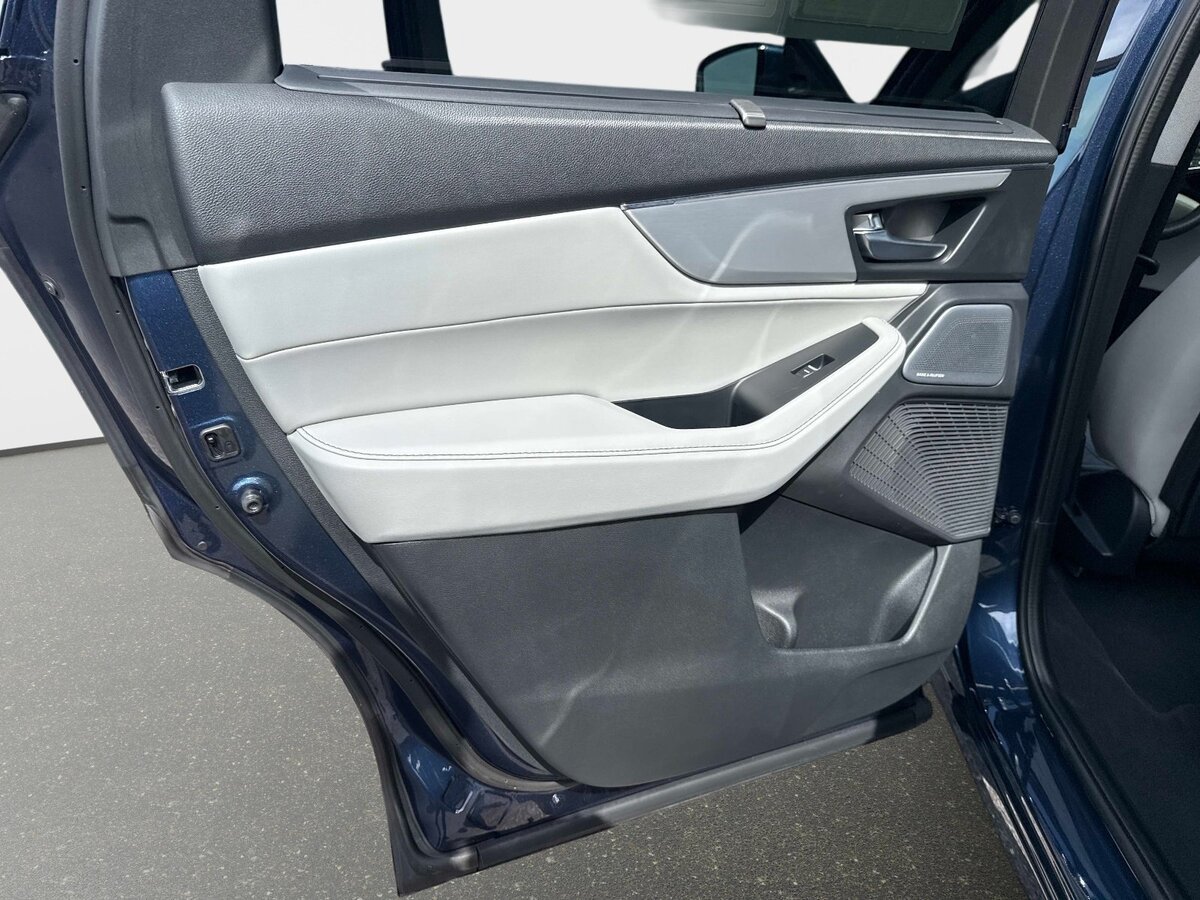 Certified 2026 Acura MDX w/ Technology Package FWD image 11