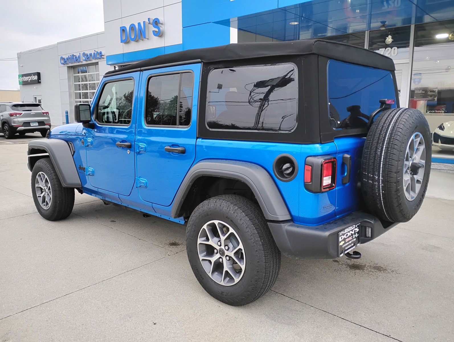 Used 2024 Jeep Wrangler Sport S image 2