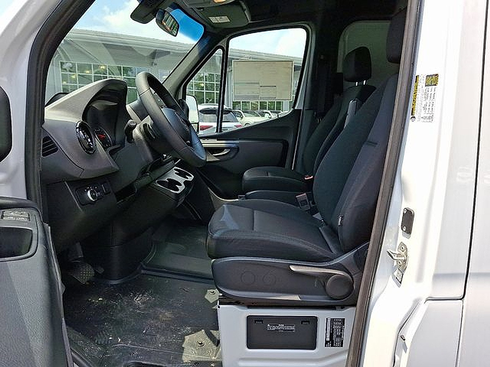 Used 2025 Mercedes-Benz Sprinter 2500 image 15