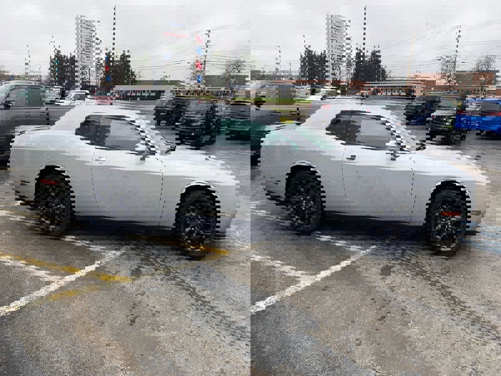 Used 2023 Dodge Challenger SXT w/ Plus Package image 6