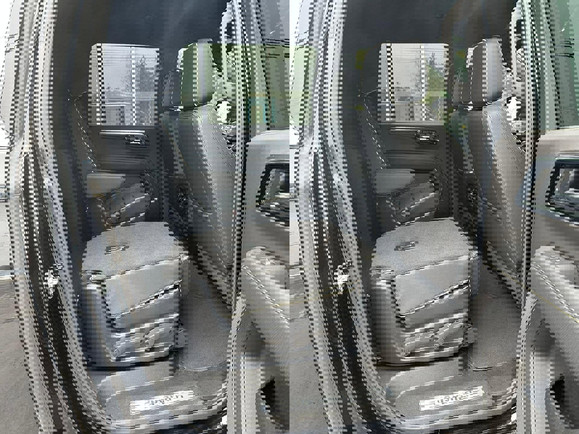 Certified 2025 Chevrolet Suburban Premier image 42