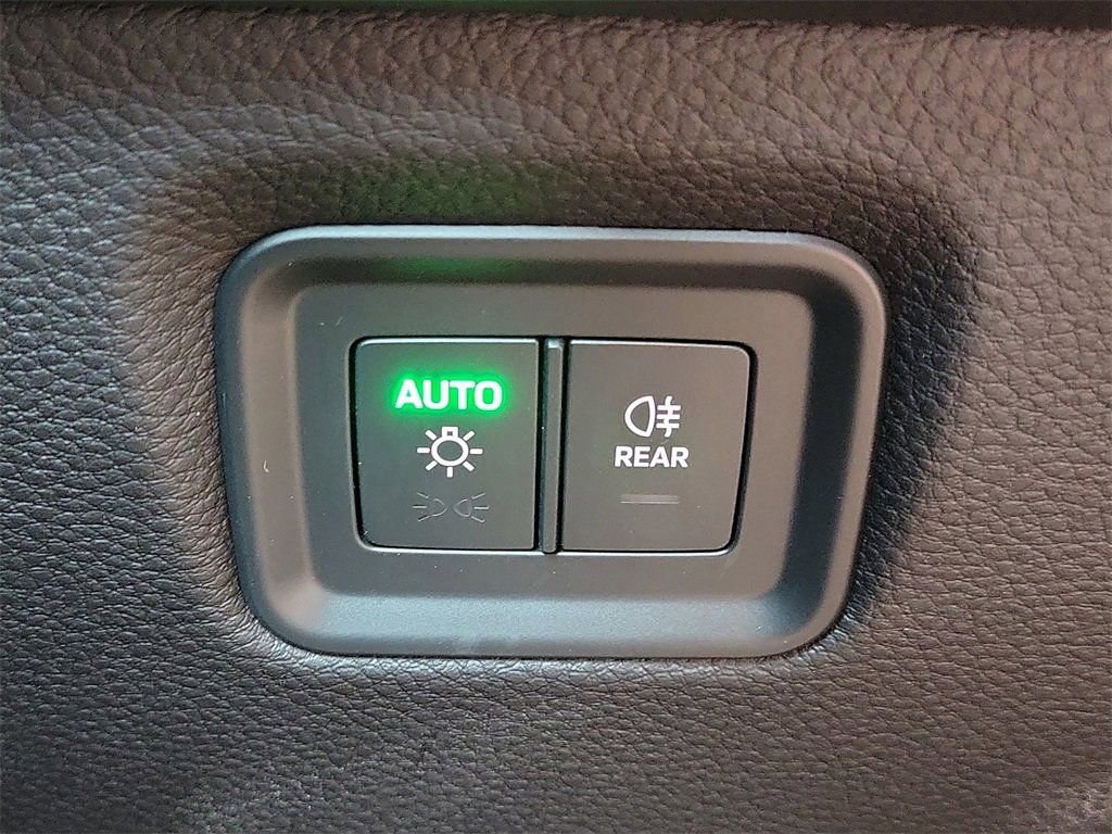 Certified 2025 Porsche Cayenne image 34