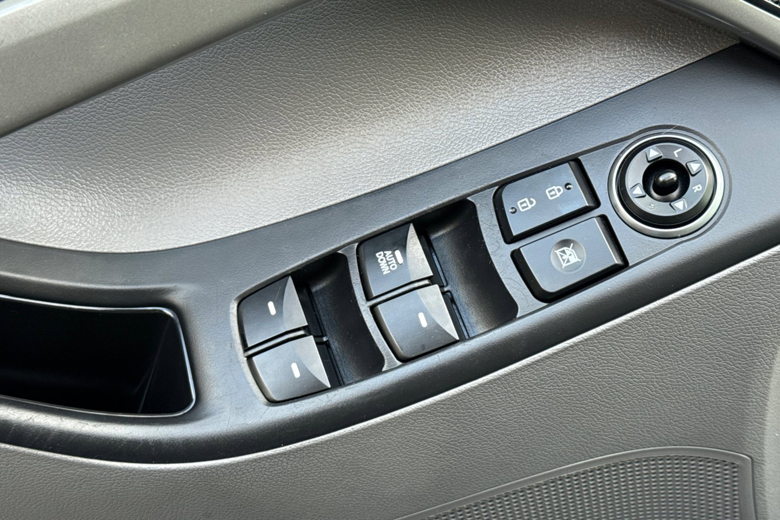 Used 2016 Hyundai Elantra SE image 17