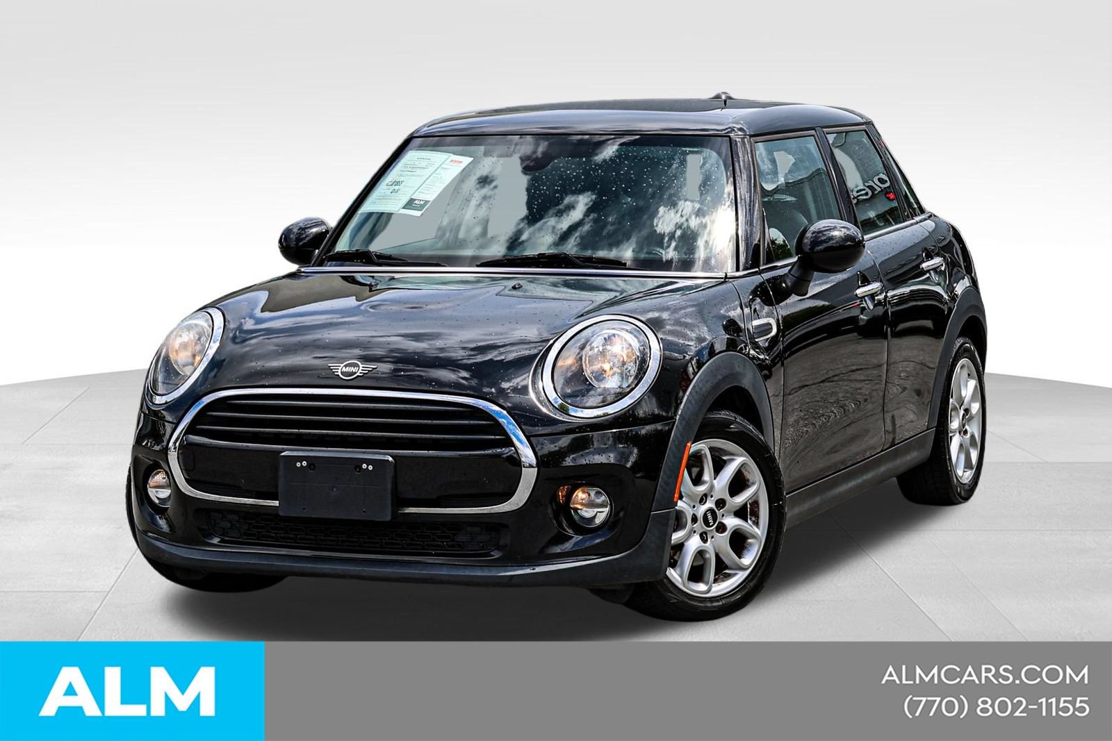 Used 2019 MINI Cooper 4-Door Hardtop FWD image 1