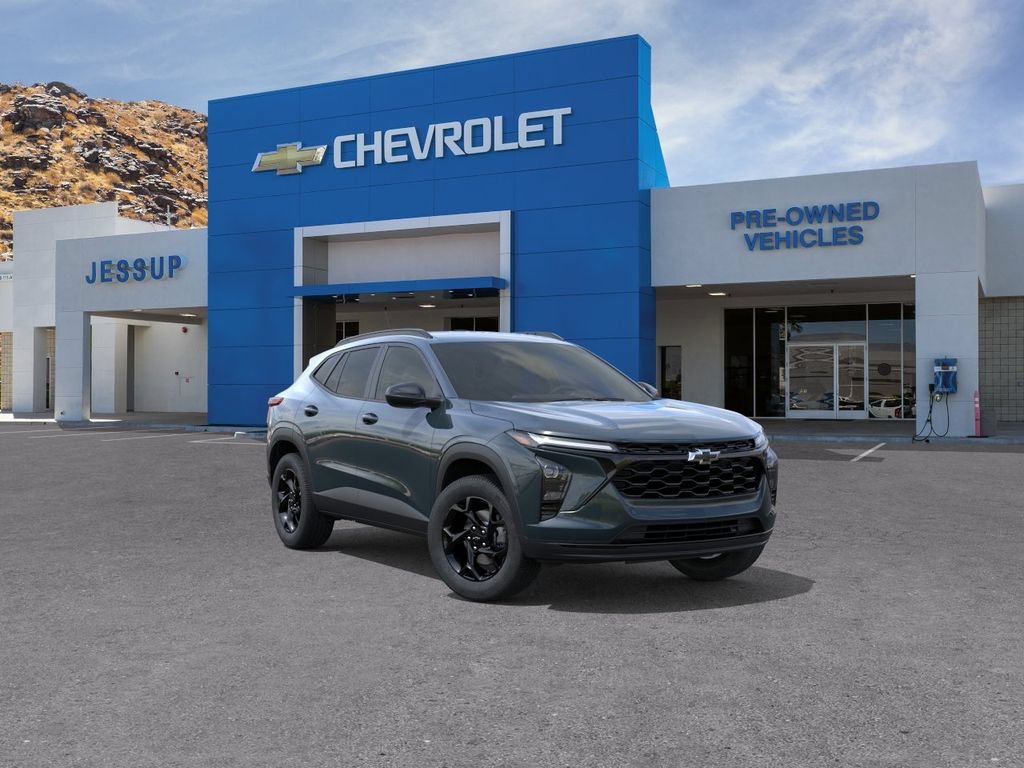New 2026 Chevrolet Trax LT w/ Midnight Edition FWD image 1