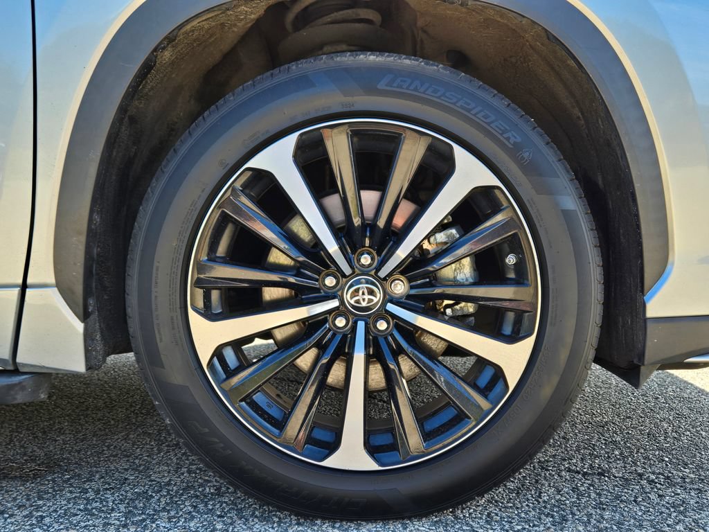 Used 2021 Toyota Highlander XSE AWD/4WD image 10