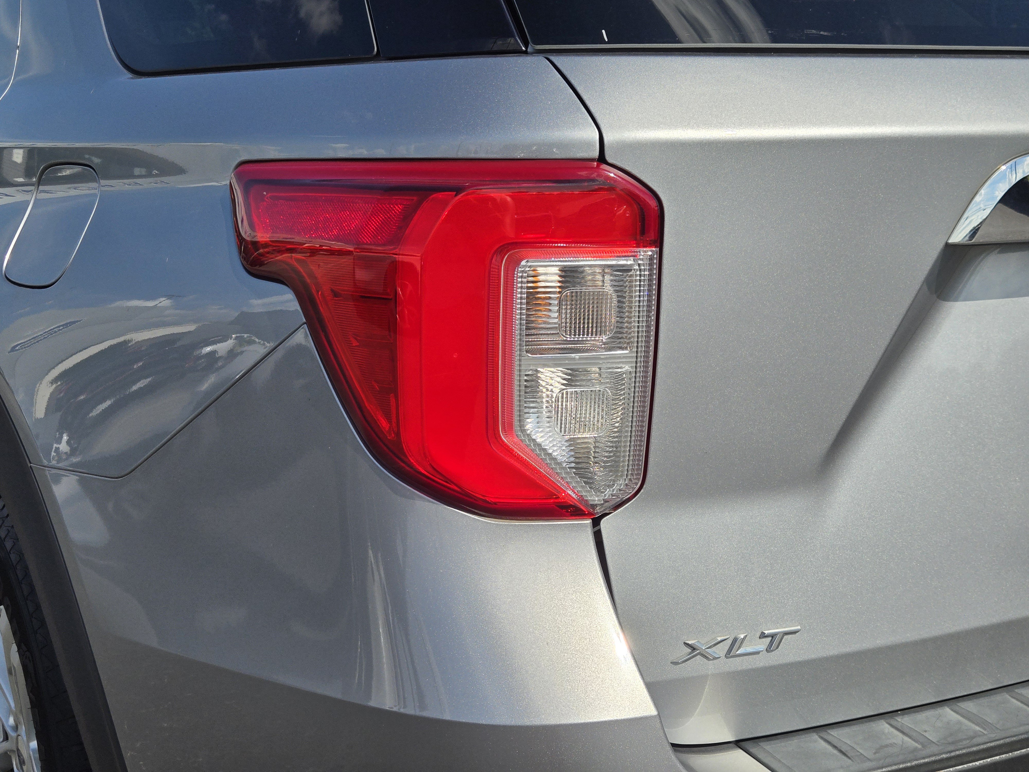 Certified 2023 Ford Explorer XLT w/ Equipment Group 202A AWD/4WD image 10