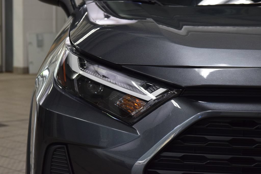 Used 2022 Toyota RAV4 XLE FWD image 12
