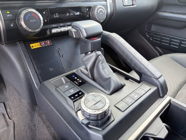 Used 2025 Toyota 4Runner TRD Off-Road Premium AWD/4WD image 30