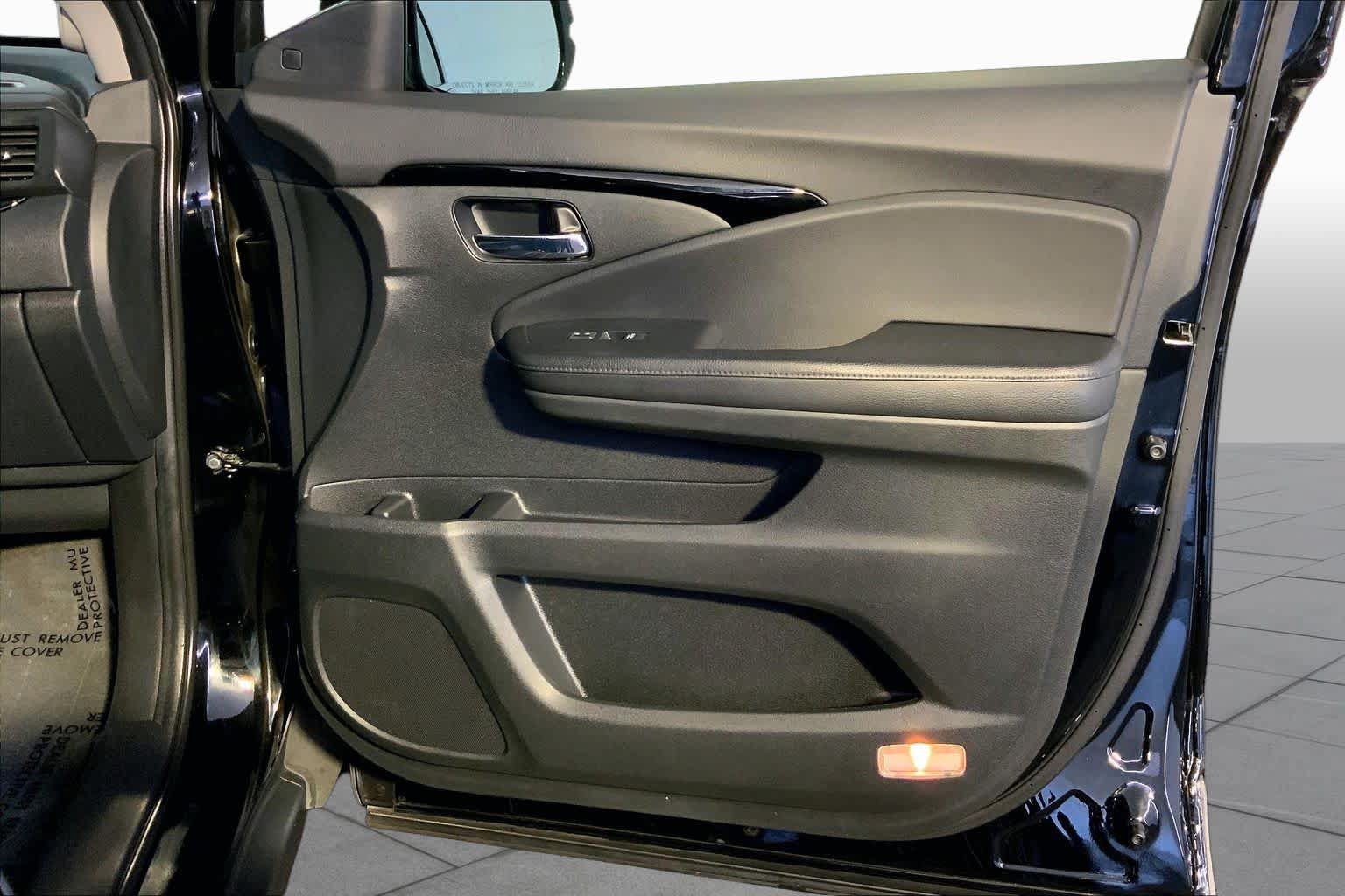 Used 2019 Honda Pilot Touring image 23