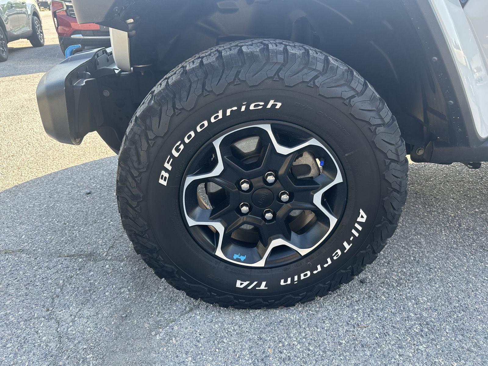 Used 2023 Jeep Wrangler Unlimited Rubicon 4xe w/ Cold Weather Group AWD/4WD image 9