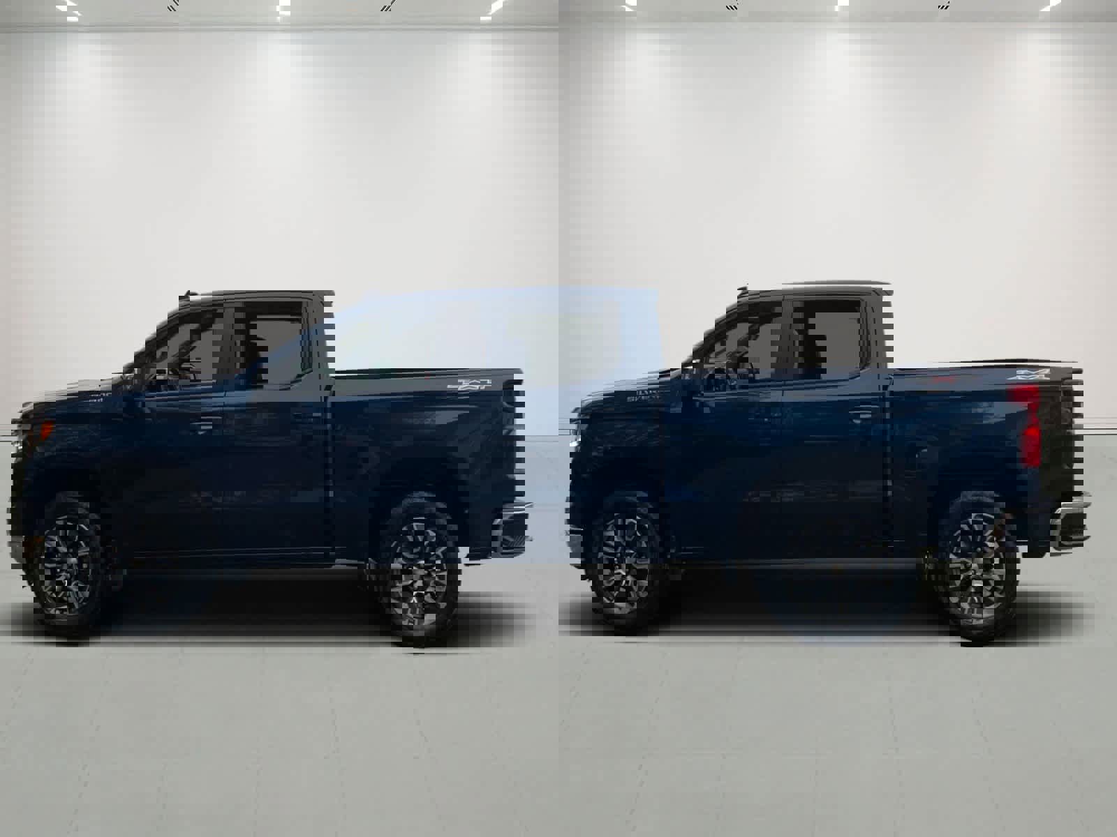 Used 2023 Chevrolet Silverado 1500 LT image 3