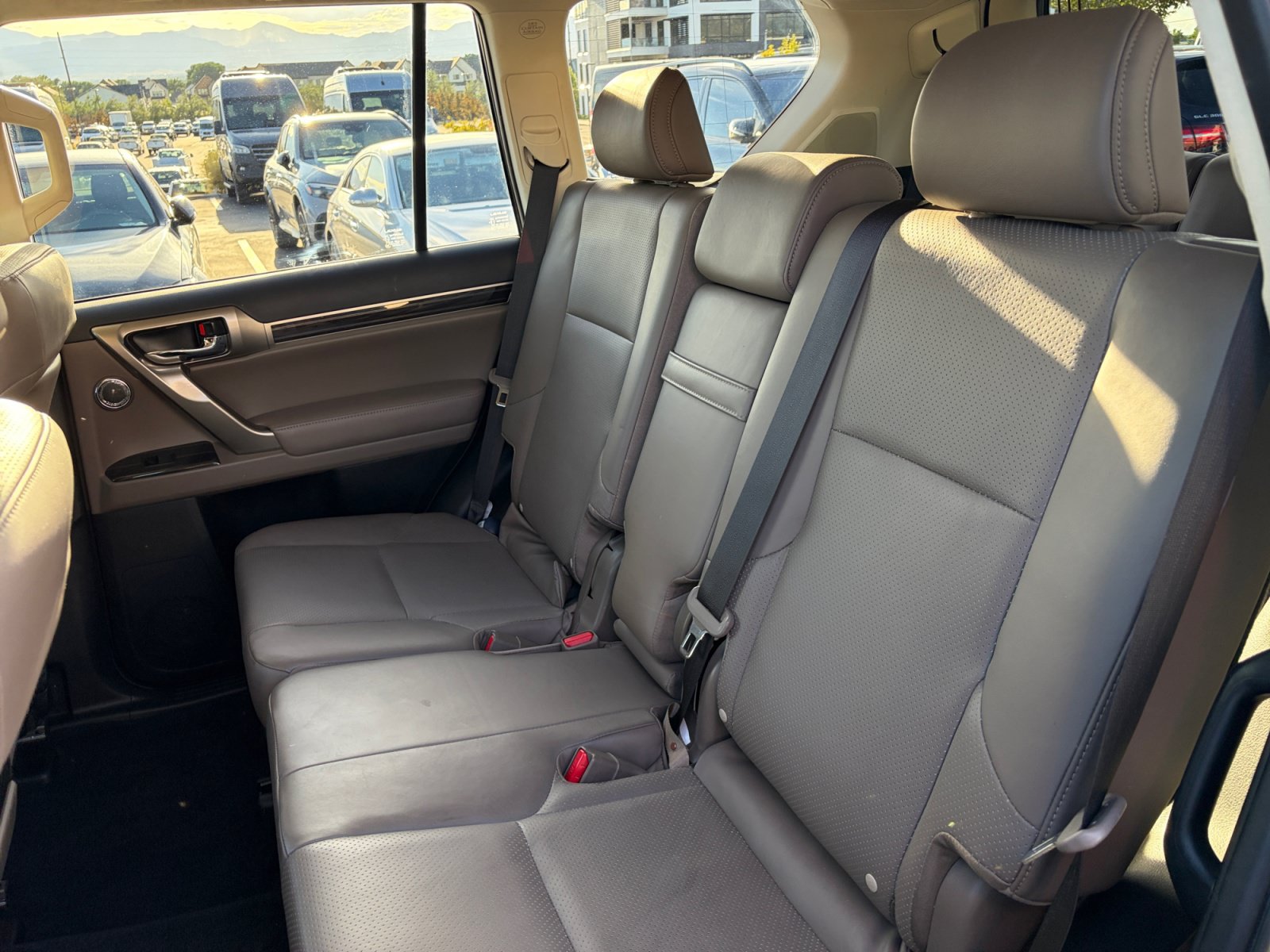 Used 2020 Lexus GX 460 Luxury w/ Accessory Package AWD/4WD image 21