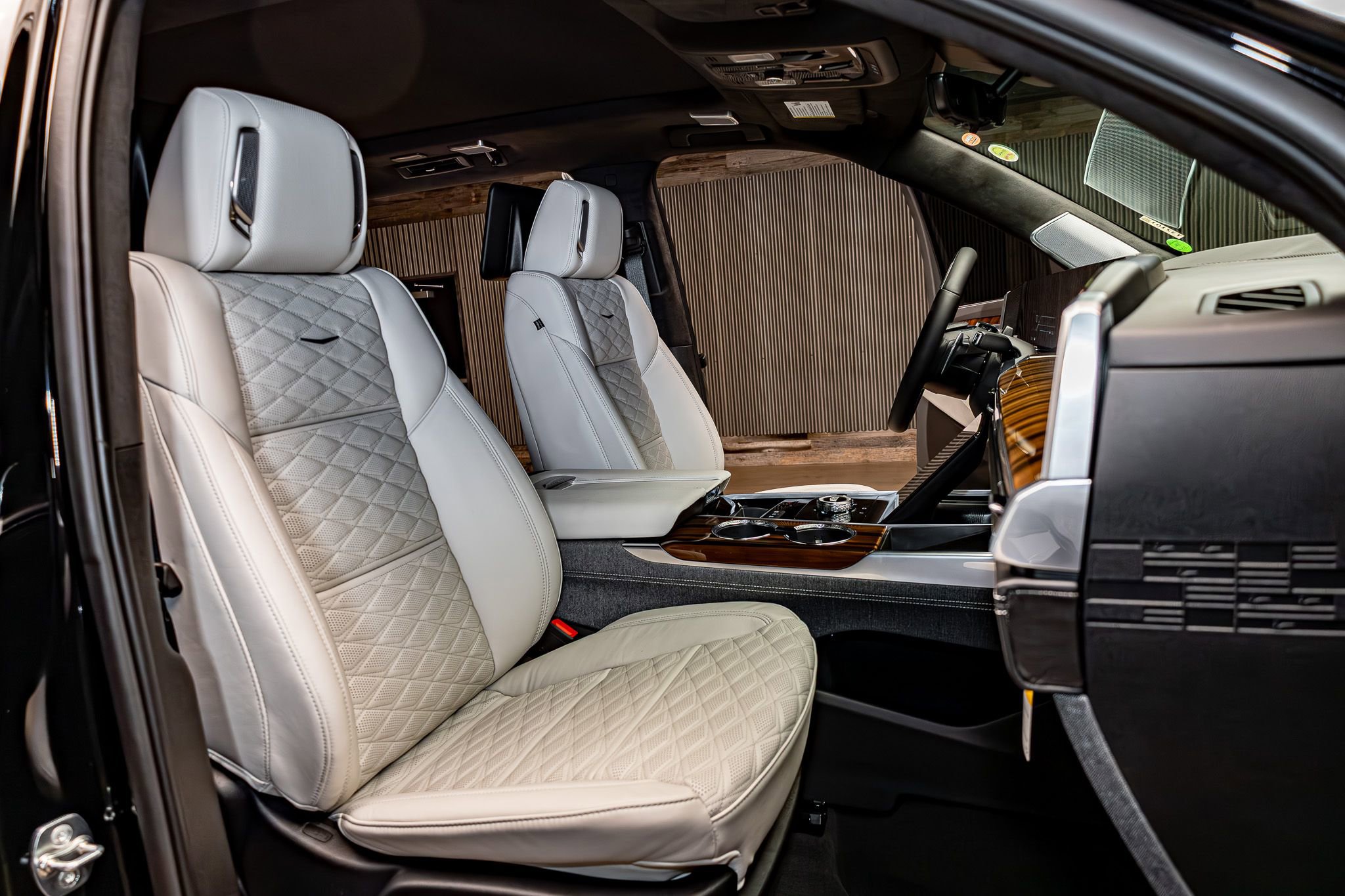 Used 2026 Cadillac Escalade Platinum Sport w/ LPO, ONYX Package image 26