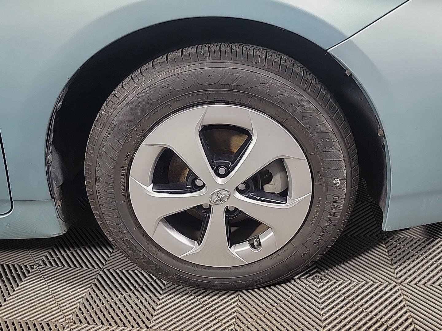 Used 2013 Toyota Prius Three image 3