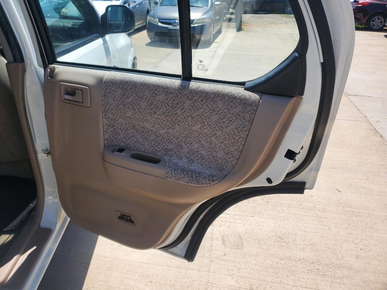 Used 2000 Isuzu Rodeo S RWD image 8