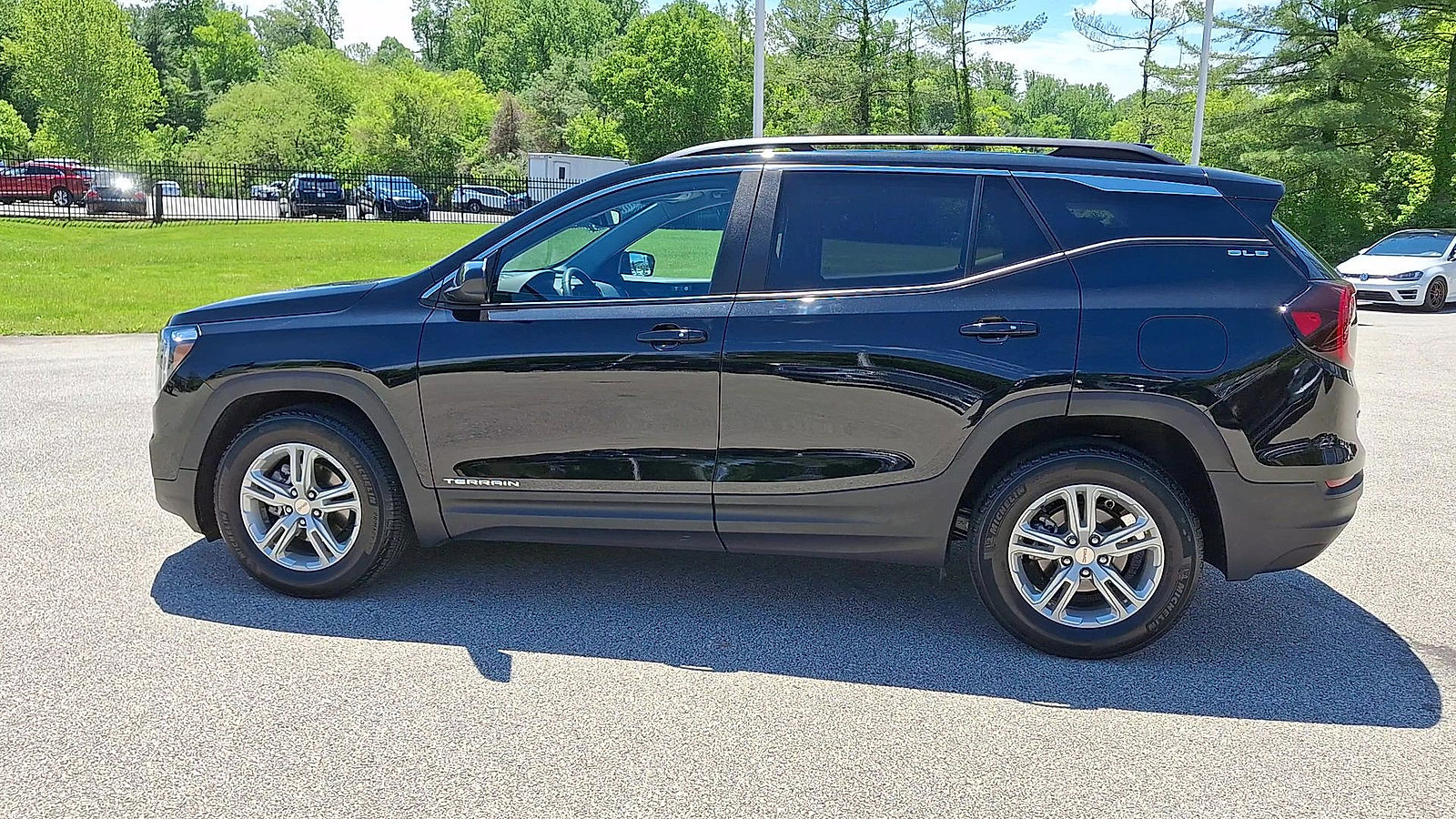 Used 2023 GMC Terrain SLE w/ Driver Convenience Package FWD image 6