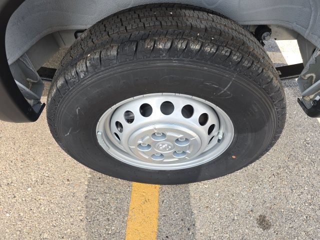 Used 2025 RAM ProMaster 1500 w/ Safety Group FWD image 9