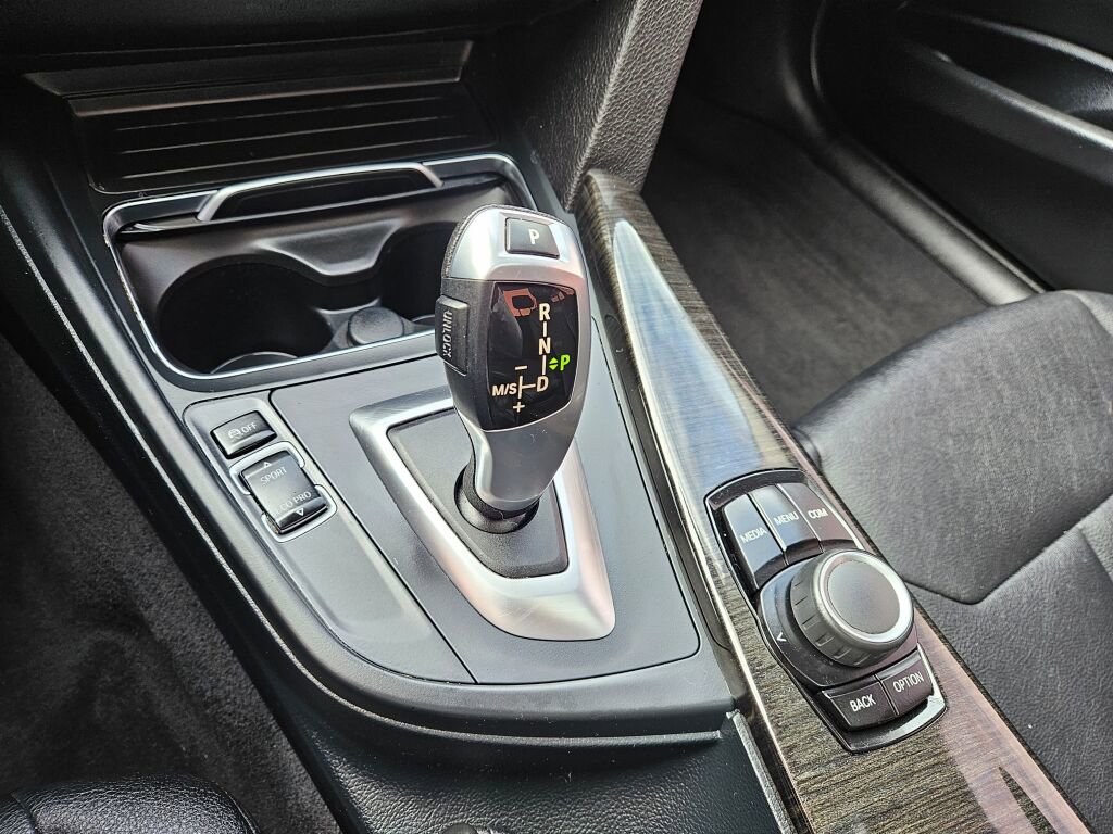 Used 2018 BMW 320i xDrive Sedan image 31