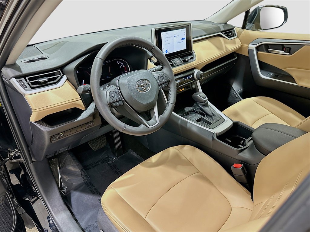 Used 2025 Toyota RAV4 XLE Premium image 9