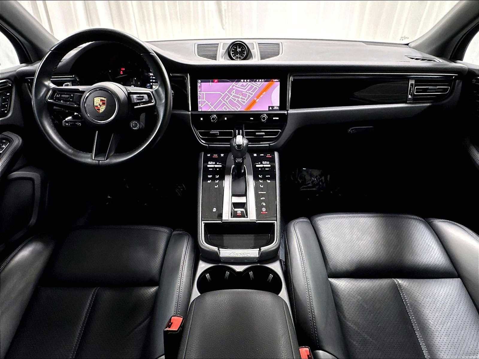 Used 2023 Porsche Macan AWD/4WD image 16