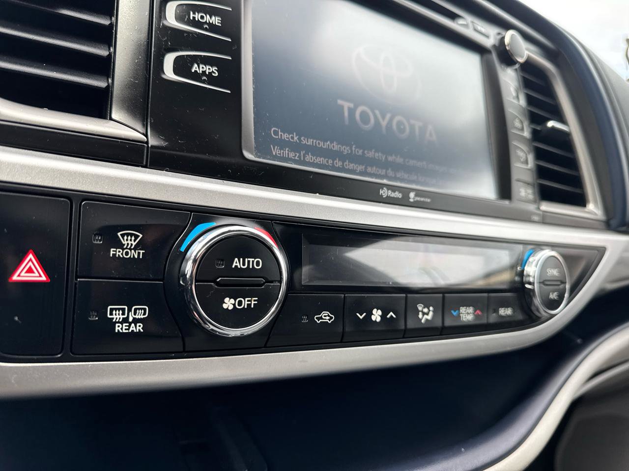 Used 2015 Toyota Highlander XLE image 40