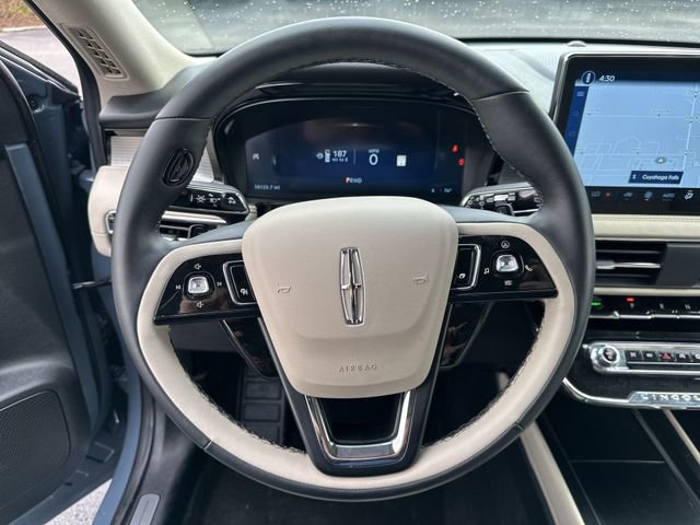 Used 2025 Lincoln Corsair AWD image 13