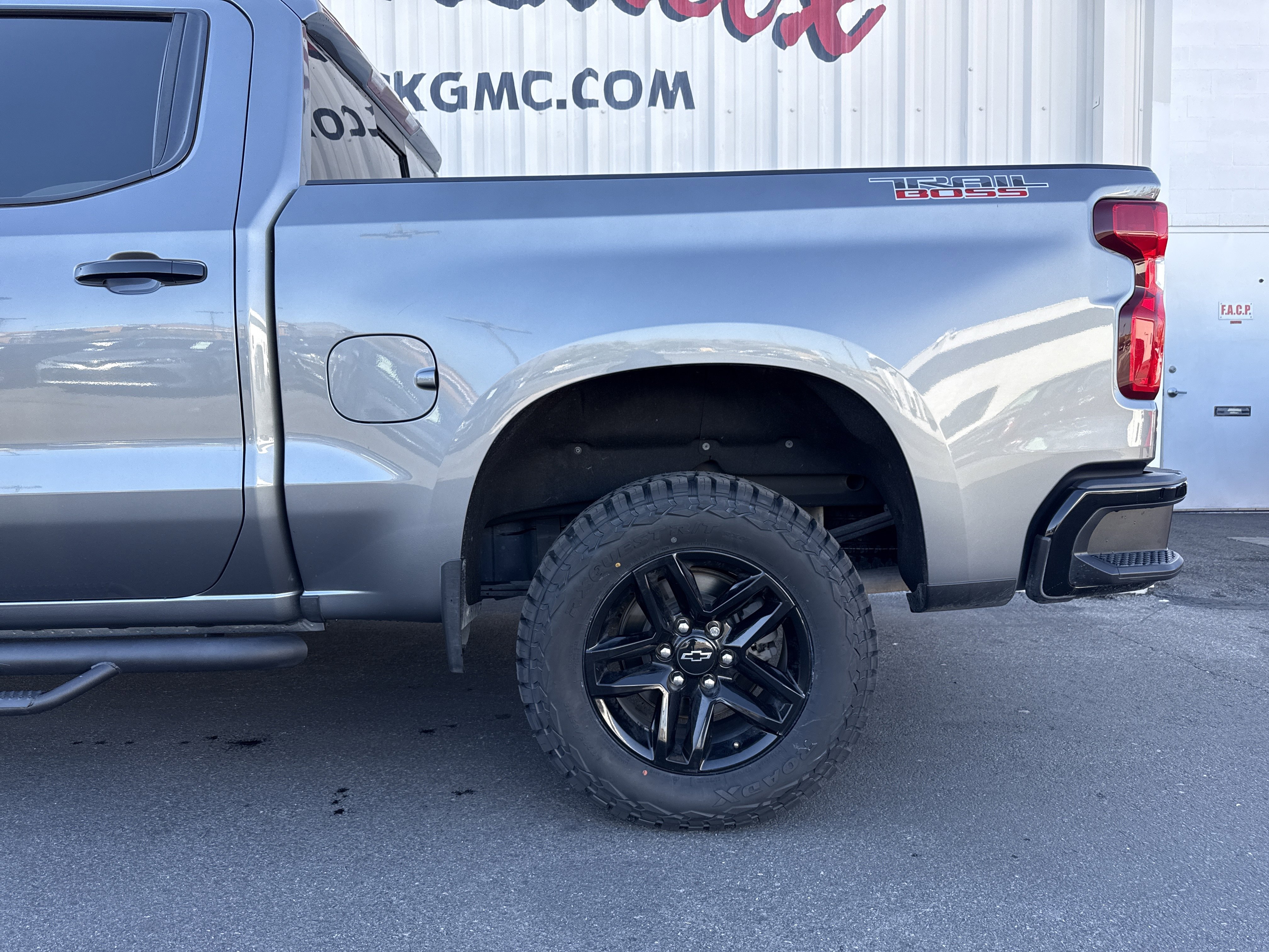 Used 2021 Chevrolet Silverado 1500 LT Trail Boss w/ Convenience Package II image 2