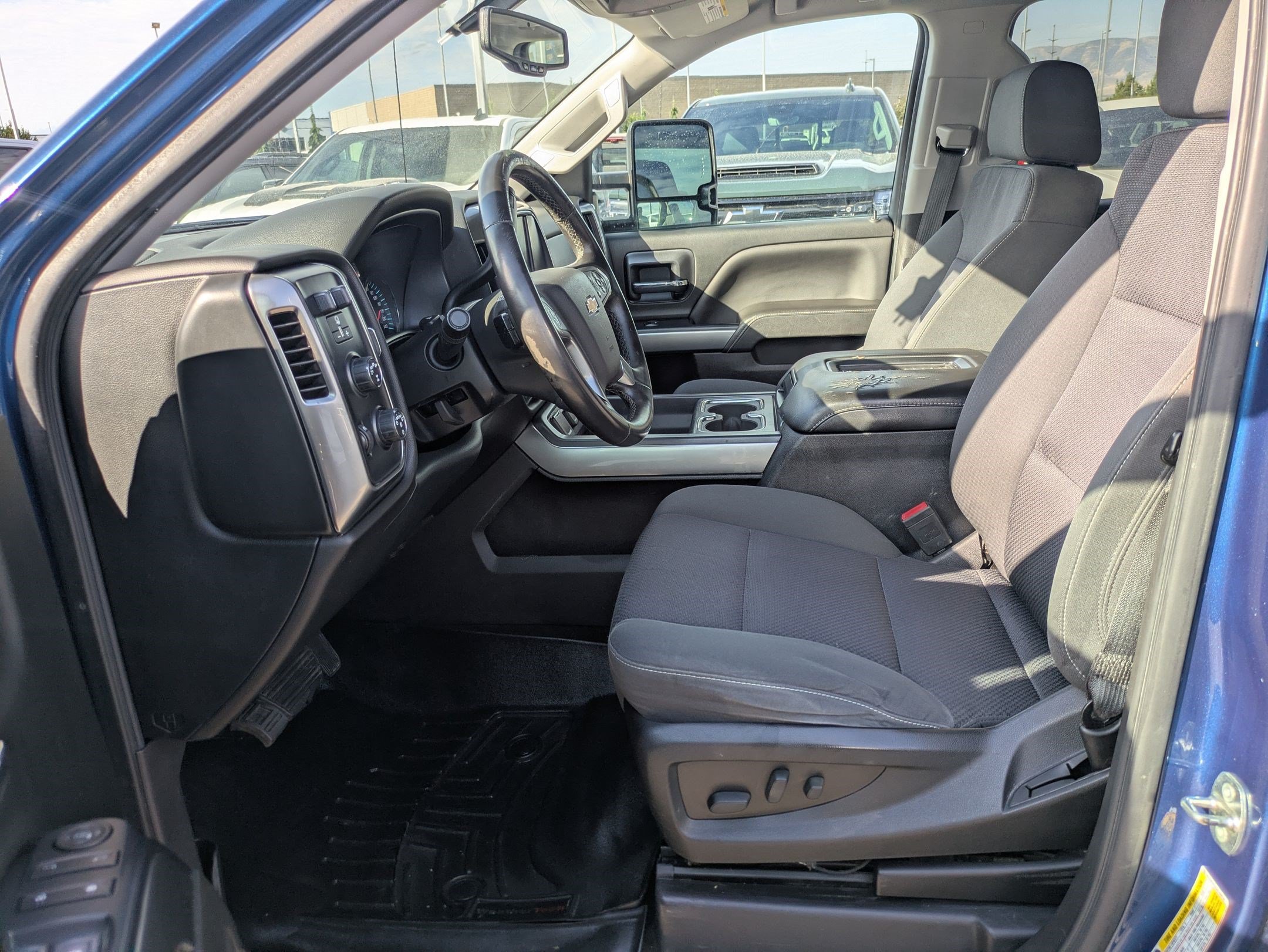 Used 2018 Chevrolet Silverado 1500 LT w/ LT Fleet Convenience Package AWD/4WD image 15