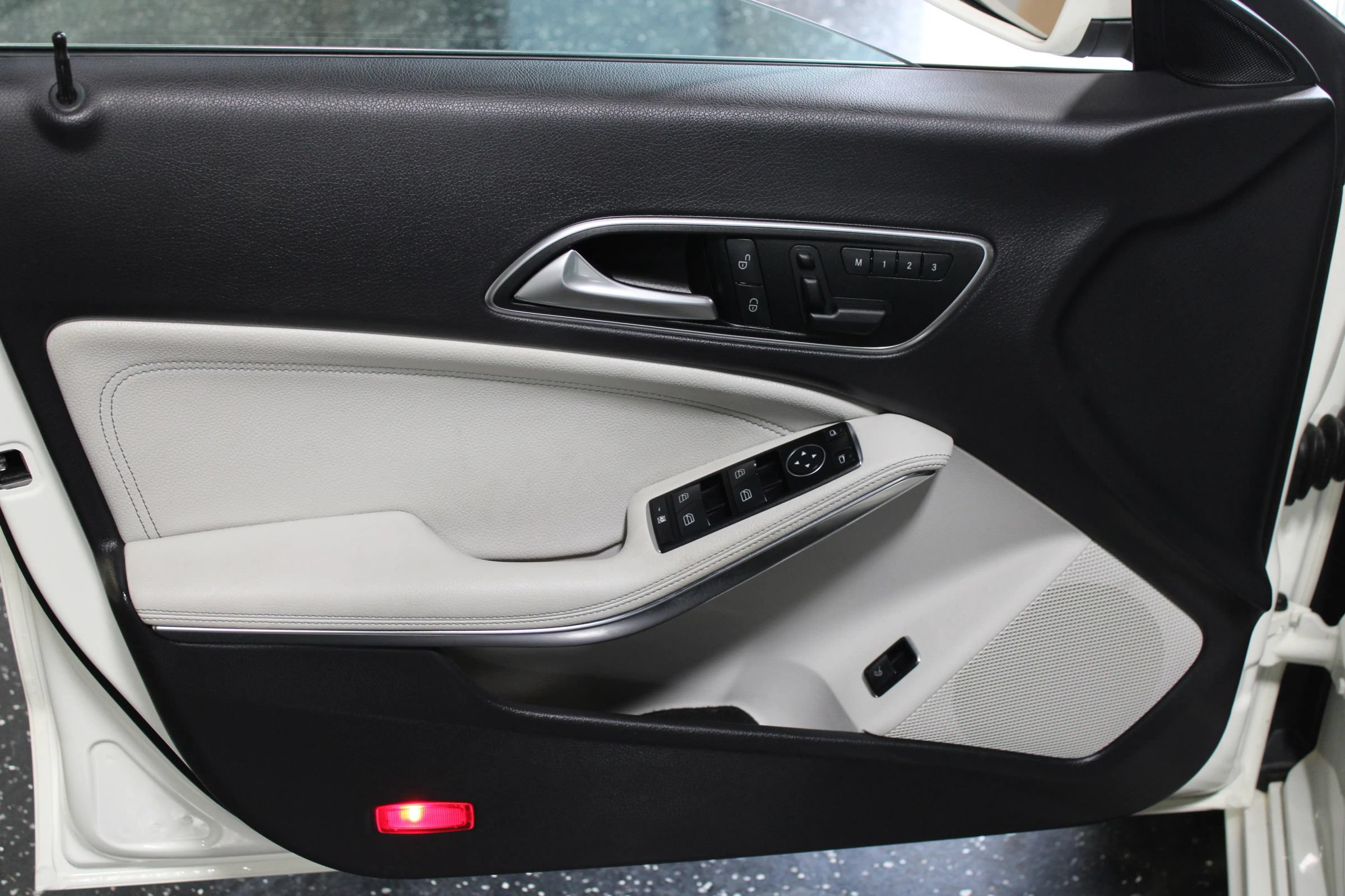Used 2014 Mercedes-Benz CLA 250 image 7
