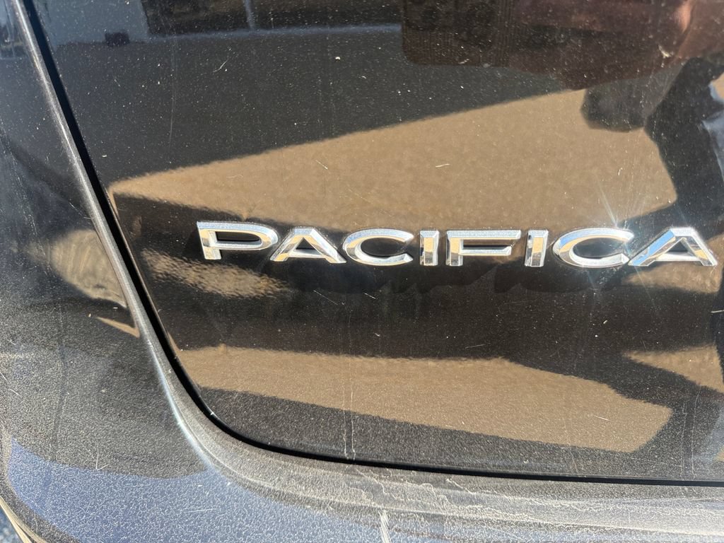 Used 2024 Chrysler Pacifica Touring-L FWD image 46