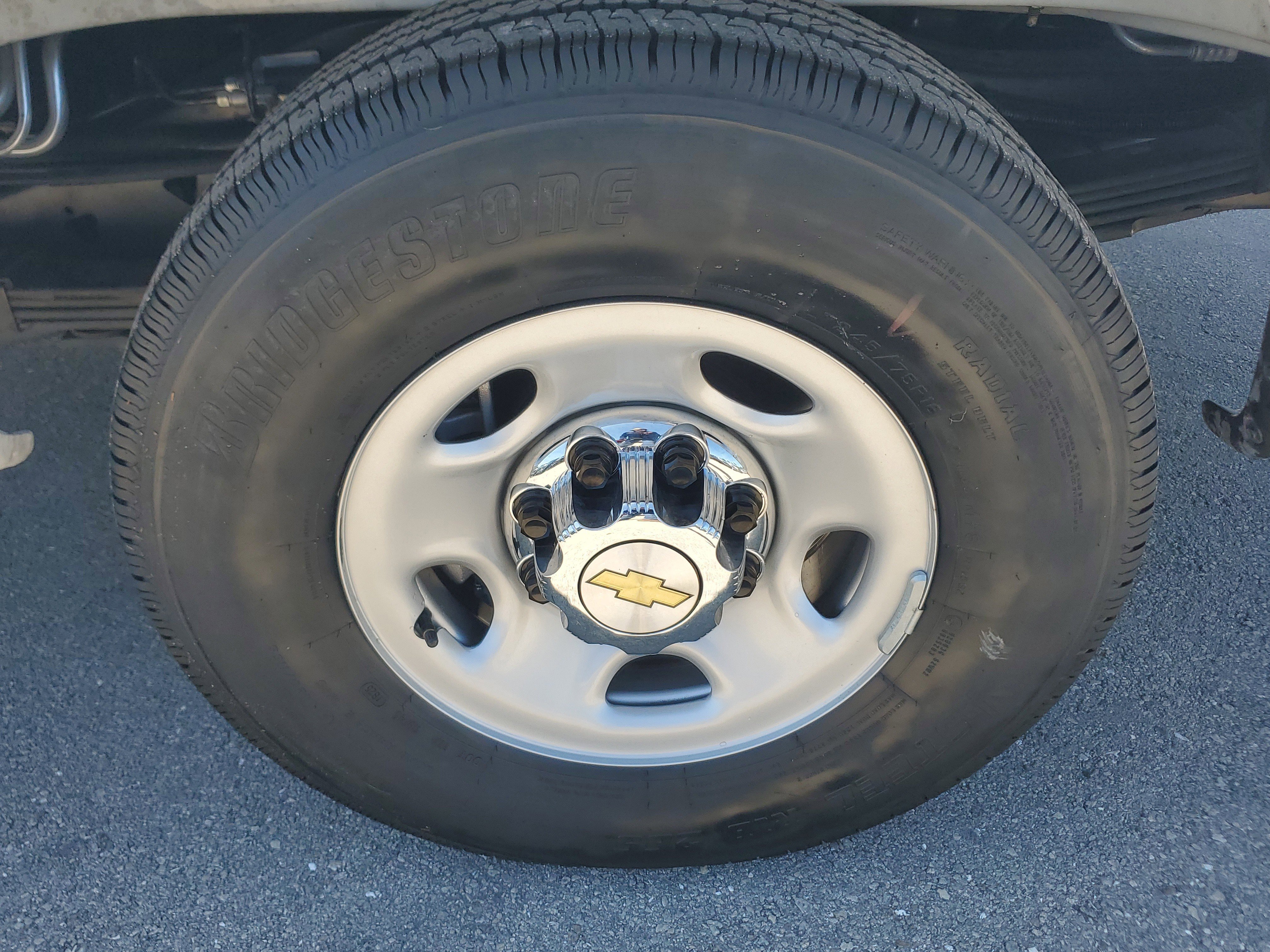 Used 2025 Chevrolet Express 3500 LT w/ LT Preferred Equipment Group RWD image 9