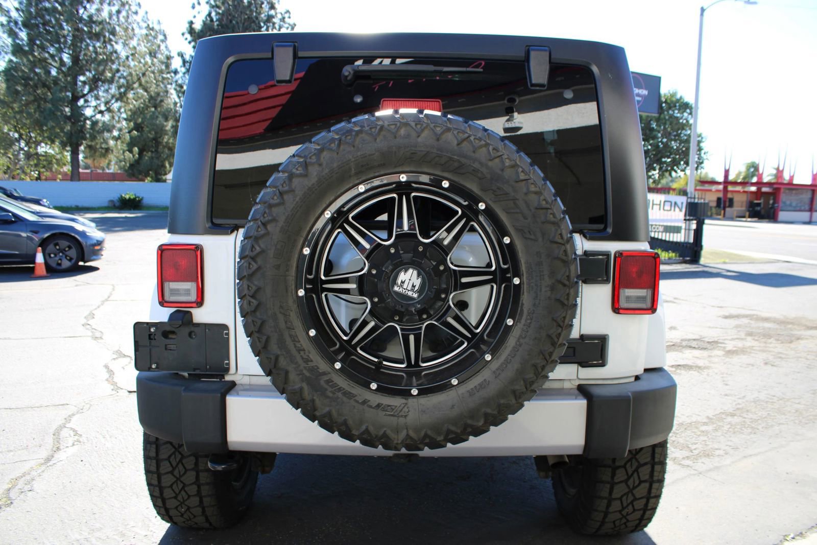 Used 2018 Jeep Wrangler Unlimited Sahara w/ Connectivity Group image 11