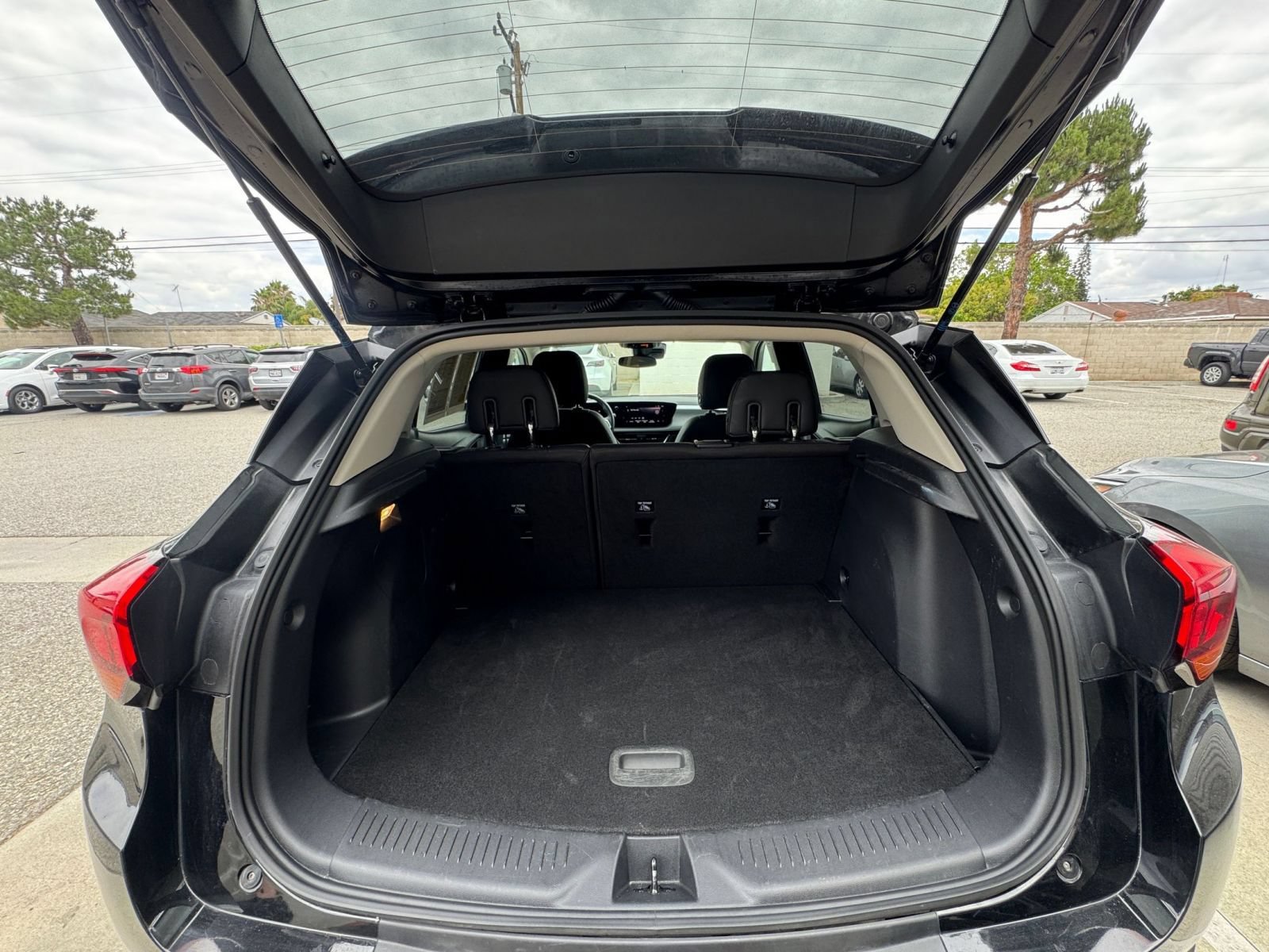 Used 2025 Buick Encore GX Preferred AWD/4WD image 30