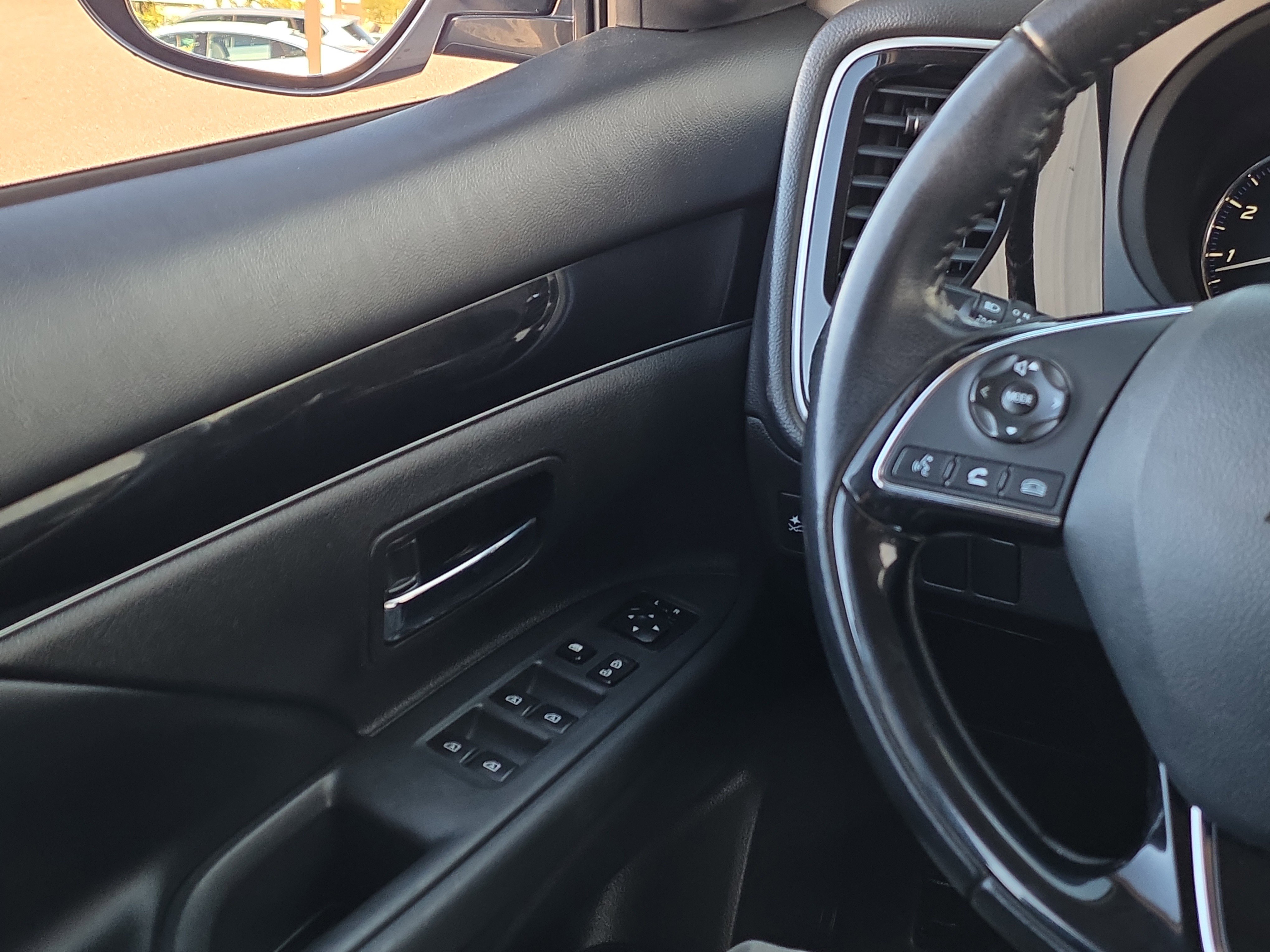 Used 2020 Mitsubishi Outlander SE image 25