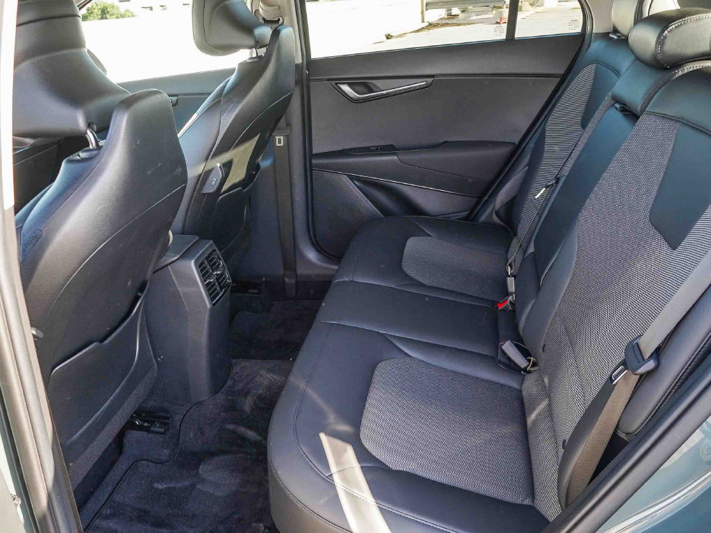 Used 2025 Kia Niro EX FWD image 20