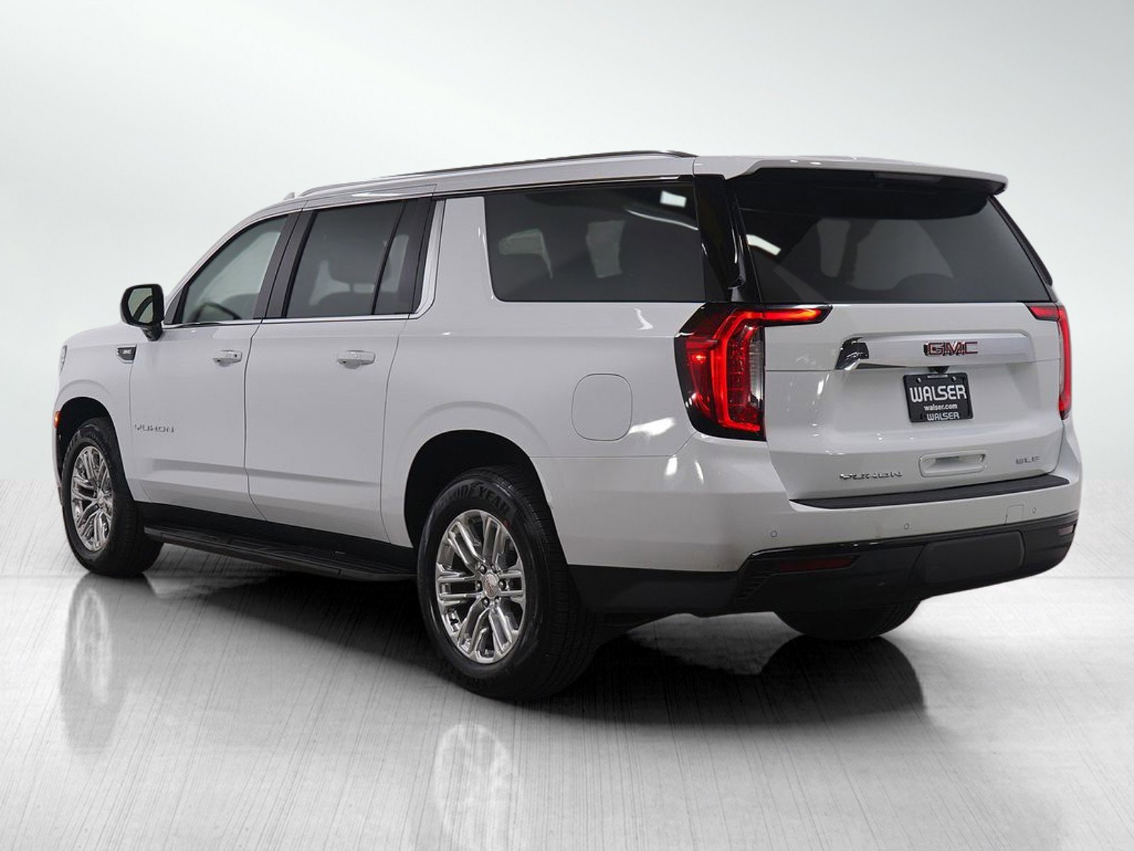 Used 2024 GMC Yukon XL SLE image 4