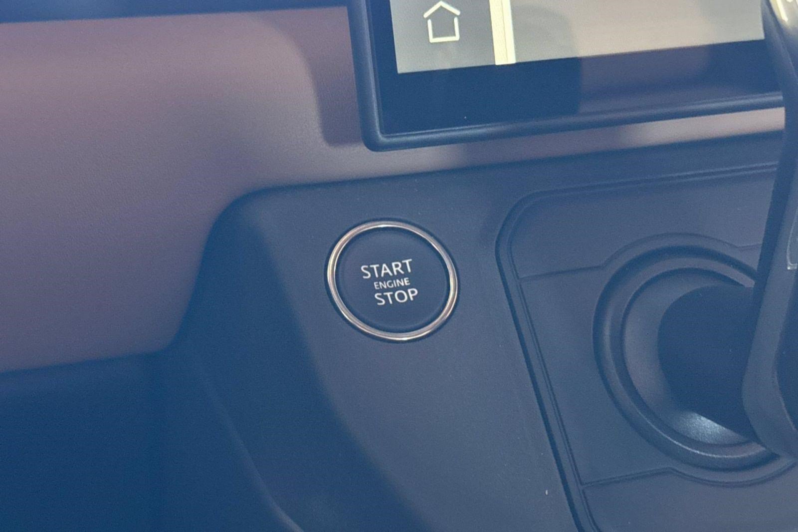 Certified 2026 Land Rover Defender 110 X-Dynamic SE AWD/4WD image 17