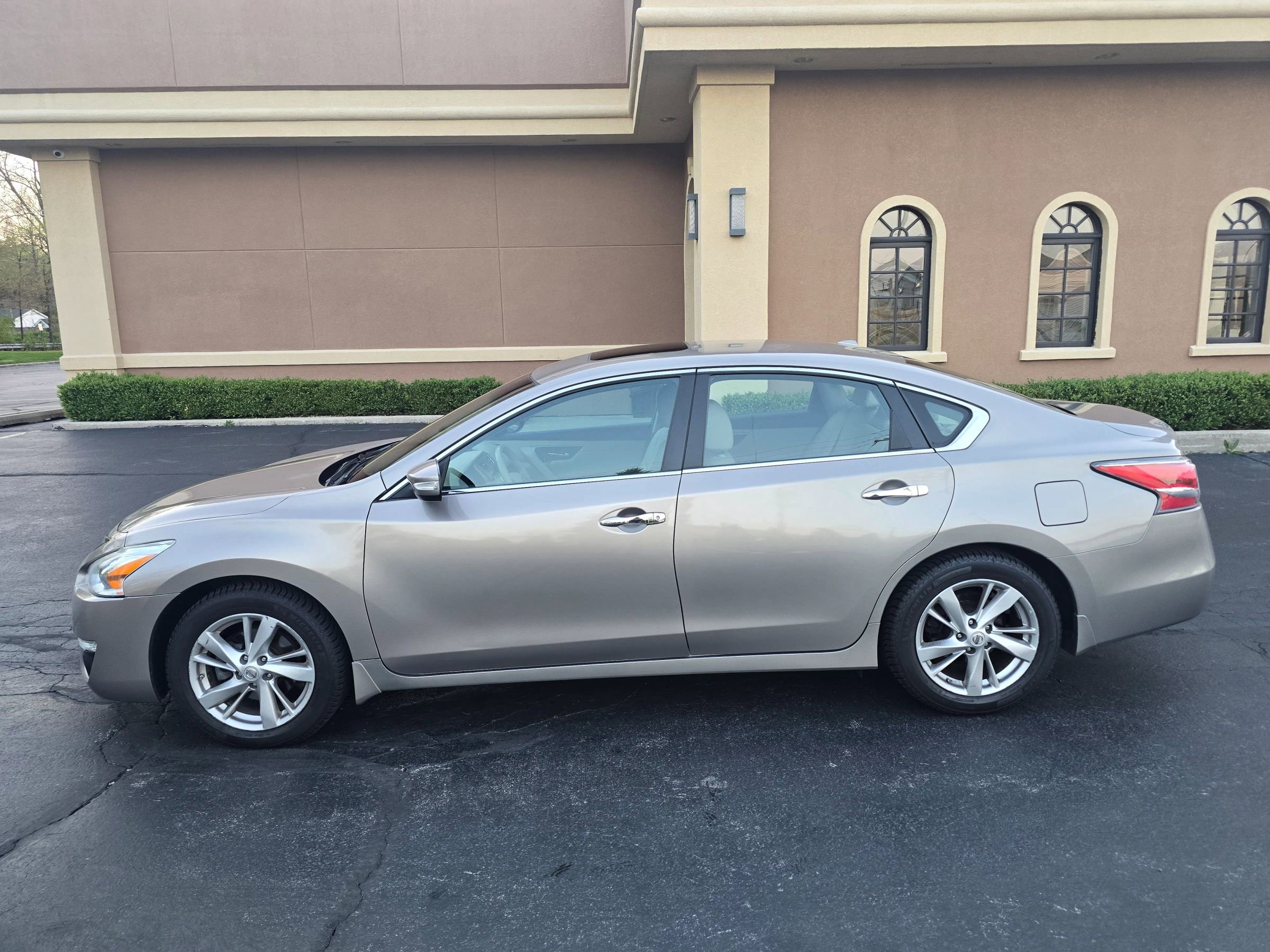 Used 2015 Nissan Altima 2.5 SL w/ Technology Package FWD image 5