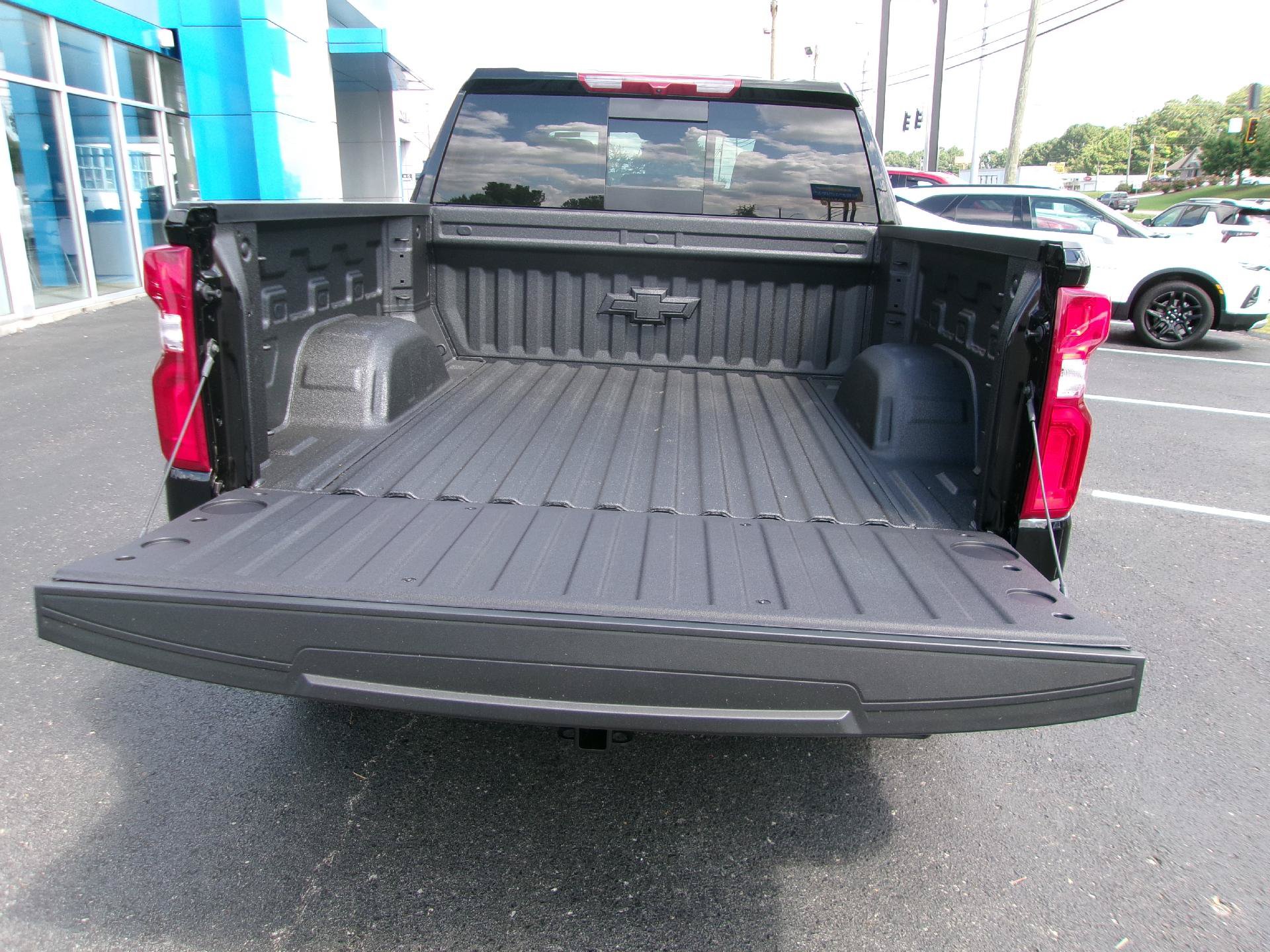 New 2026 Chevrolet Silverado 1500 High Country w/ Midnight Edition AWD/4WD image 4